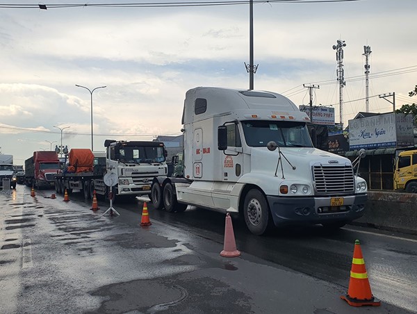 Bộ GTVT lập 4 tổ kiểm tra thực hiện "luồng xanh" vận tải vùng dịch