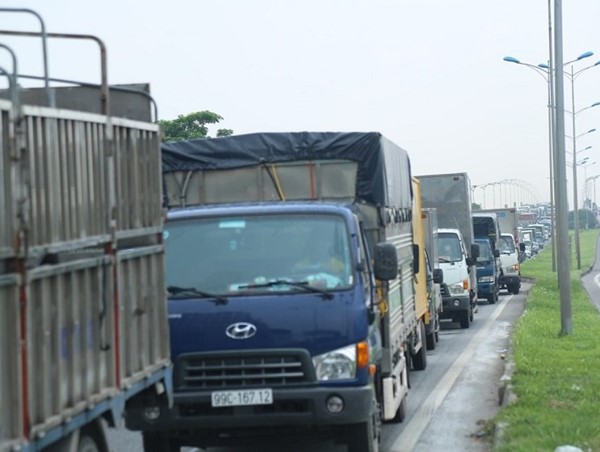 Ùn tắc cục bộ tại 22 chốt kiểm dịch: Chủ tịch UBND TP Hà Nội chỉ đạo khẩn 