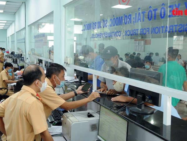 Từ 21/7, người dân có thể làm thủ tục đăng ký, khai báo phương tiện online