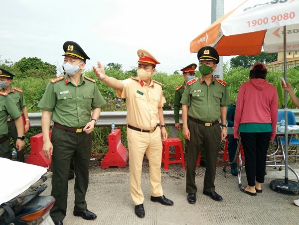 Tại 22 chốt kiểm soát dịch Covid-19: Tạo “luồng xanh” để giảm ùn tắc giao thông