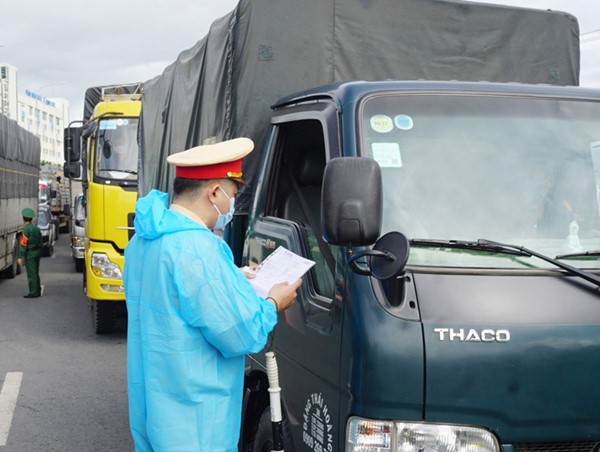 Xử nghiêm phương tiện cố tình đi sai “luồng xanh”