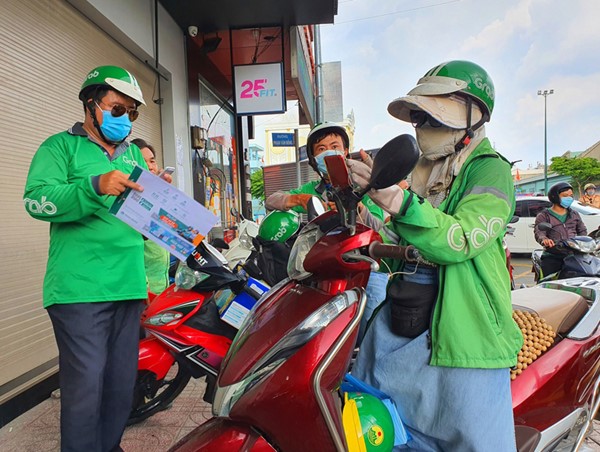 Hà Nội lập danh sách 700 shipper giao nhận hàng hóa