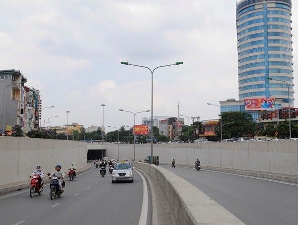 Phân luồng giao thông phục vụ thi công dự án sửa chữa hầm Kim Liên