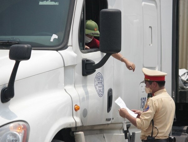 Nghiên cứu, xem xét kiến nghị ưu tiên tiêm vaccine COVID-19 cho lái xe