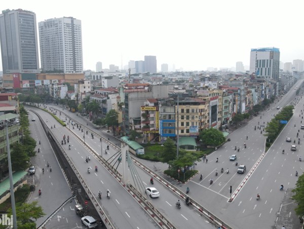 Giao thông đô thị ở Hà Nội: Giải pháp từ góc nhìn đa chiều