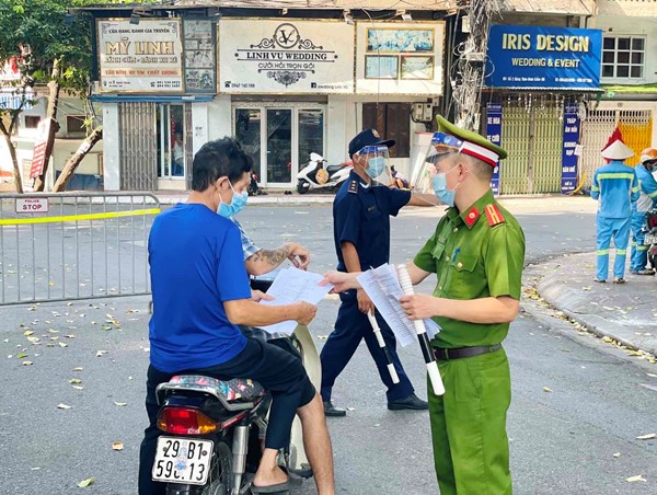 Hà Nội sẽ điều chỉnh việc kiểm tra Giấy đi đường phù hợp hơn