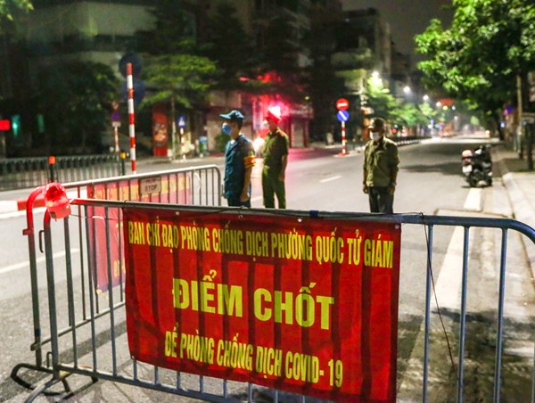 Hà Nội yêu cầu khai báo y tế bằng mã QR với tất cả người ra, vào các chốt kiểm soát 