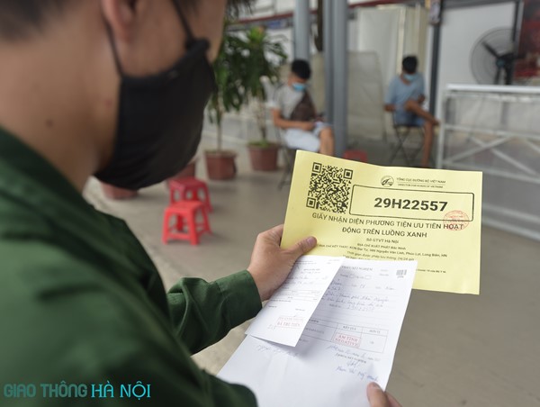 Hà Nội: Xét nghiệm COVID-19 cho lái xe “luồng xanh” tại Bến xe Nước Ngầm