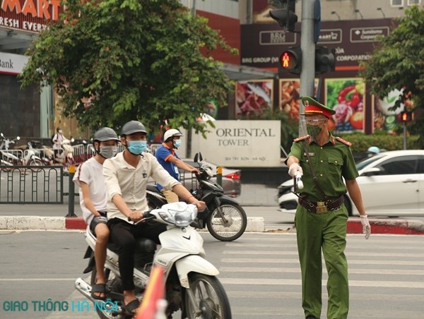 Hành vi không chấp hành quy định phòng, chống dịch COVID-19, chống người thi hành công vụ sẽ bị xử lý như thế nào?