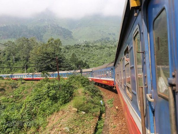 Dừng chạy tất cả các tàu chở khách trên tuyến đường sắt Bắc - Nam