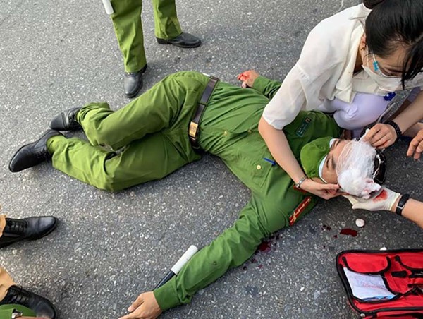 Nam sinh viên thông chốt kiểm dịch, tông bị thương Đại uý công an