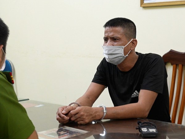 Khởi tố đối tượng không đeo khẩu trang, giằng co, xô đẩy với lực lượng phòng dịch