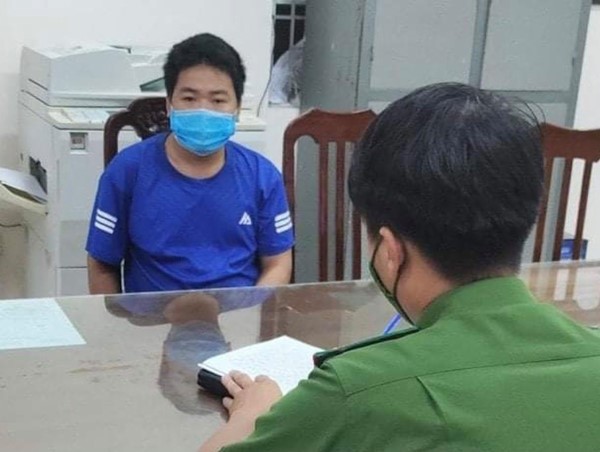 Hà Nội: Bị kiểm tra giấy đi đường, nam thanh niên dùng dao đâm phó công an xã