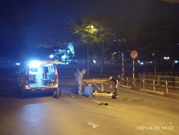 Hà Nội: Làm rõ thông tin người đàn ông tự ngã từ vành đai 2 xuống đường Đội Cấn