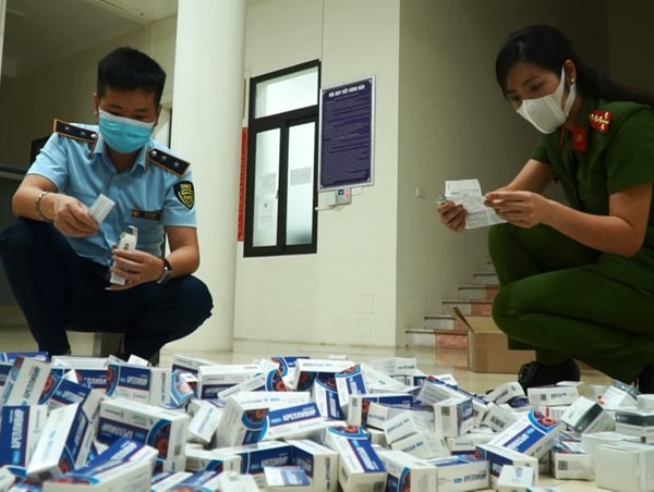 Hà Nội: Thu giữ gần 500 hộp thuốc điều trị Covid-19 không đảm bảo chất lượng