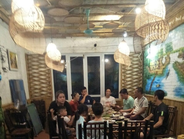 Hà Nội: Phạt nhà hàng châu Á gà trống quán tụ tập không đảm bảo giãn cách