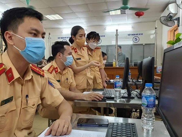 Hà Nội: Nhiều tổ chức cá nhân không thuộc diện cấp giấy đi đường mới đã chuyển sang chế độ làm việc online 