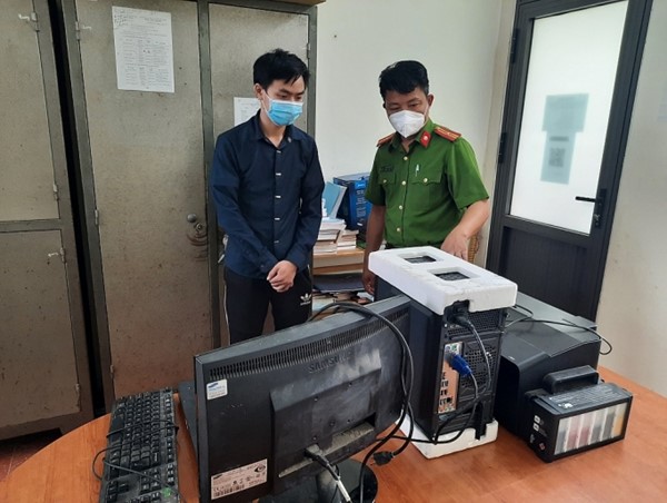 Khởi tố vụ án làm giả phiếu xét nghiệm Covid-19 cho trên 100 người