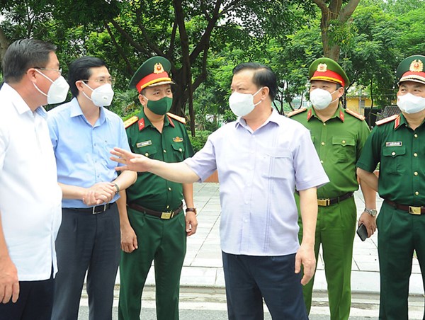 Bí thư Thành ủy Hà Nội Đinh Tiến Dũng: Tiếp thu cầu thị, điều chỉnh cấp và kiểm tra giấy đi đường phù hợp với thực tiễn