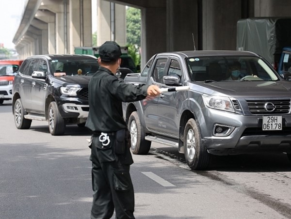 141 Hà Nội phát hiện thanh niên dùng giấy đi đường khống chở người về Sơn La