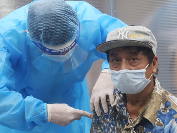 Hà Nội: 24h qua không có ca nhiễm trong cộng đồng, thần tốc xét nghiệm và tiêm chủng cho người dân