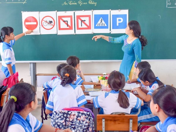 Đẩy mạnh giáo dục an toàn giao thông cho học sinh gắn với phòng, chống dịch
