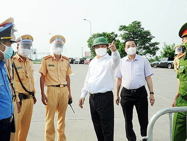 Vừa thực hiện nhiệm vụ sản xuất kinh doanh, vừa chấp hành các quy định phòng, chống dịch