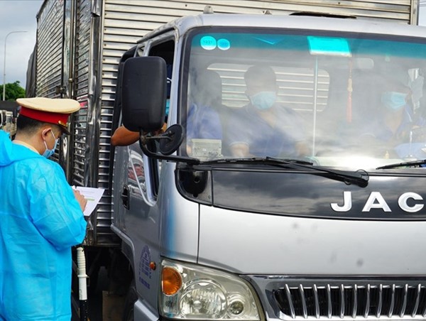 Bảo đảm hoạt động vận chuyển hàng hóa thuận lợi gắn với an toàn phòng, chống dịch