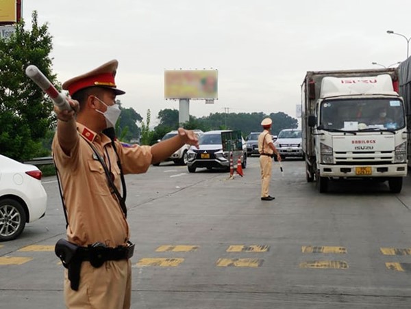 24h: Hà Nội kiểm soát 20.977 lượt phương tiện tại các cửa ngõ ra vào TP