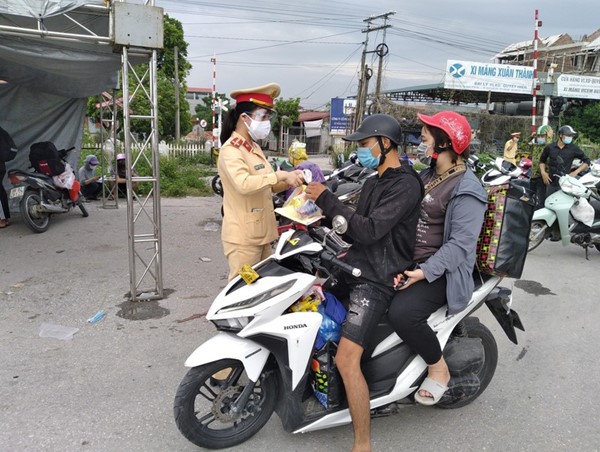 24h: Hà Nội kiểm soát 21.685 lượt phương tiện ra, vào thành phố