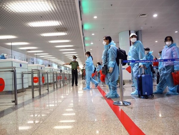 Người dân đi về Hà Nội phải ký cam kết tuân thủ theo dõi sức khỏe tại nhà