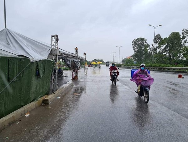 Hà Nội: Không kiểm tra người và phương tiện lưu thông qua các chốt 