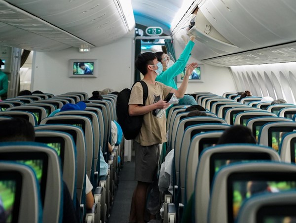 Bộ Giao thông Vận tải đề nghị nới lỏng điều kiện hành khách đi máy bay, tàu hỏa