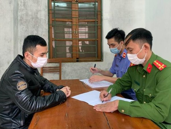 Khởi tố đối tượng đâm xe vào cảnh sát