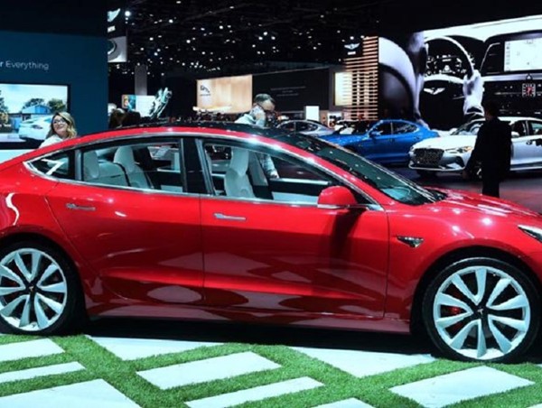 Teslas nhận được đơn đặt hàng lên đến 100.000 xe điện 