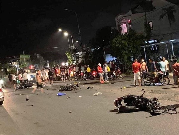Ô tô đâm 3 xe máy, một người tử vong