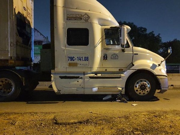 [Clip] Sang đường không quan sát, người đàn ông bị tông tử vong tại chỗ