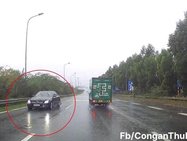 Xử phạt 4 triệu đồng lái xe đi ngược chiều từ tin nhắn qua Facebook