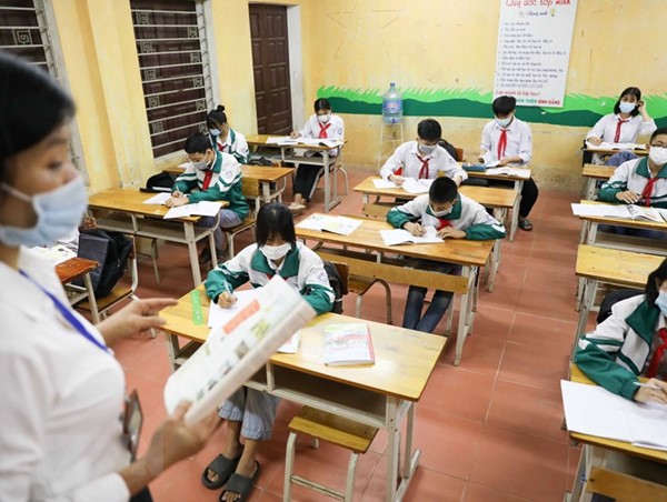 Hà Nội: Chậm nhất trước ngày 24/11, các huyện, thị xã bố trí thời gian phù hợp cho học sinh trở lại trường