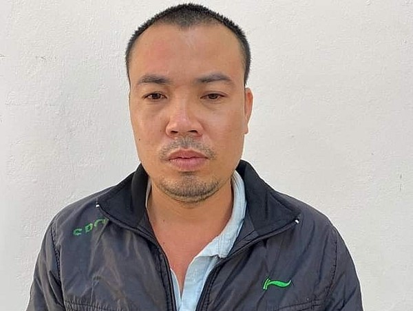 Khởi tố tài xế đánh người đi đường vì xin vượt xe không được 