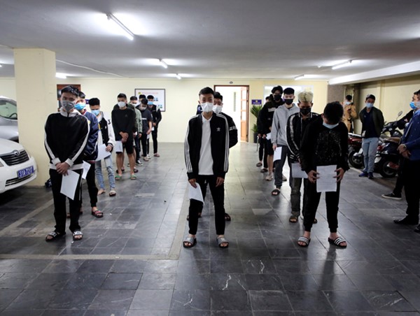 Bắt giữ nhóm “quái xế” náo loạn đường phố Hà Nội