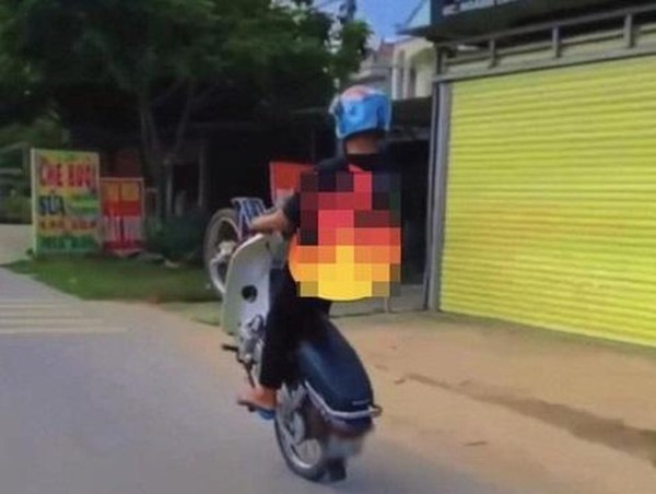 Phạt gần 4 triệu đồng nam thanh niên “bốc đầu” xe máy đăng lên facebook