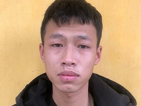 Giả vờ hỏi mua điện thoại, chiếm đoạt 2 chiếc iPhone 12 Pro Max và 13 Pro