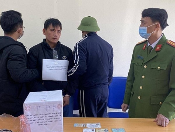 Gã nghiện nhận “ship” 2 bánh heroin...