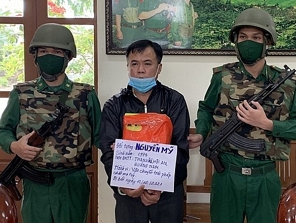 Bí ẩn giấu trong bao trà xanh trên ô tô qua hầm Hải Vân