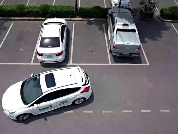 Xử phạt đối với việc lùi xe không đúng quy định