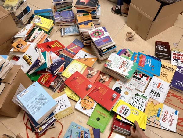Phát hiện 30 tấn sách không rõ nguồn gốc ở quận Bắc Từ Liêm