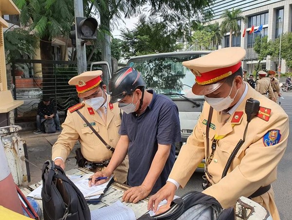 Công an Hà Nội: Xử lý hơn 2.300 trường hợp vi phạm trong 3 ngày đầu ra quân