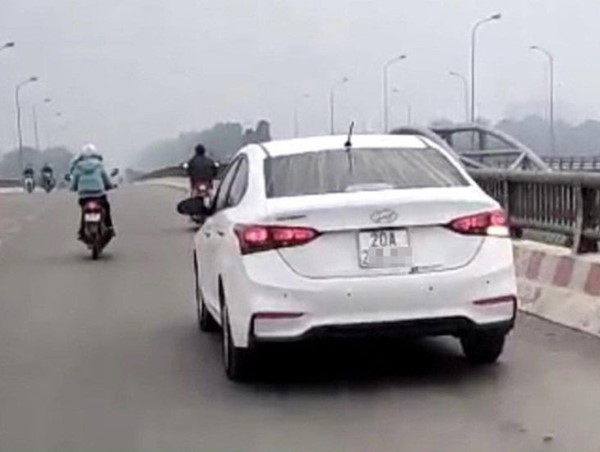 Xử phạt nữ tài xế đi vào đường cấm qua tin nhắn facebook 