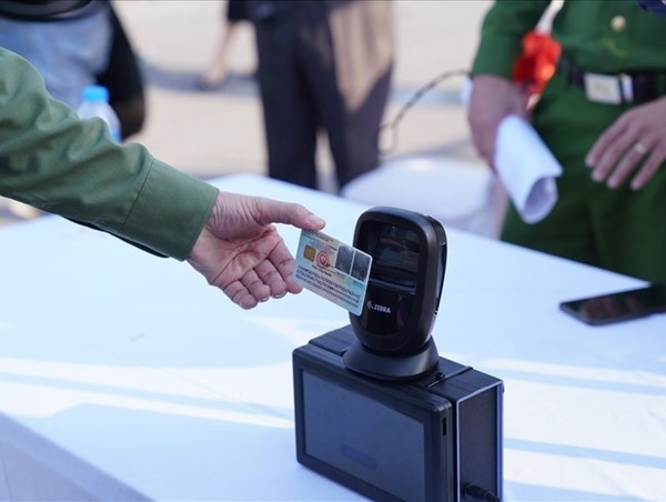 Hà Nội triển khai lắp thiết bị quét mã QR trên căn cước công dân gắn chíp